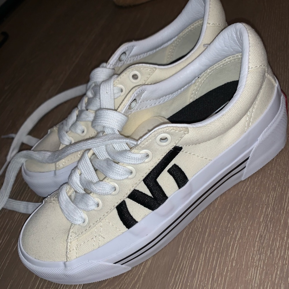 Cream vans ultracush